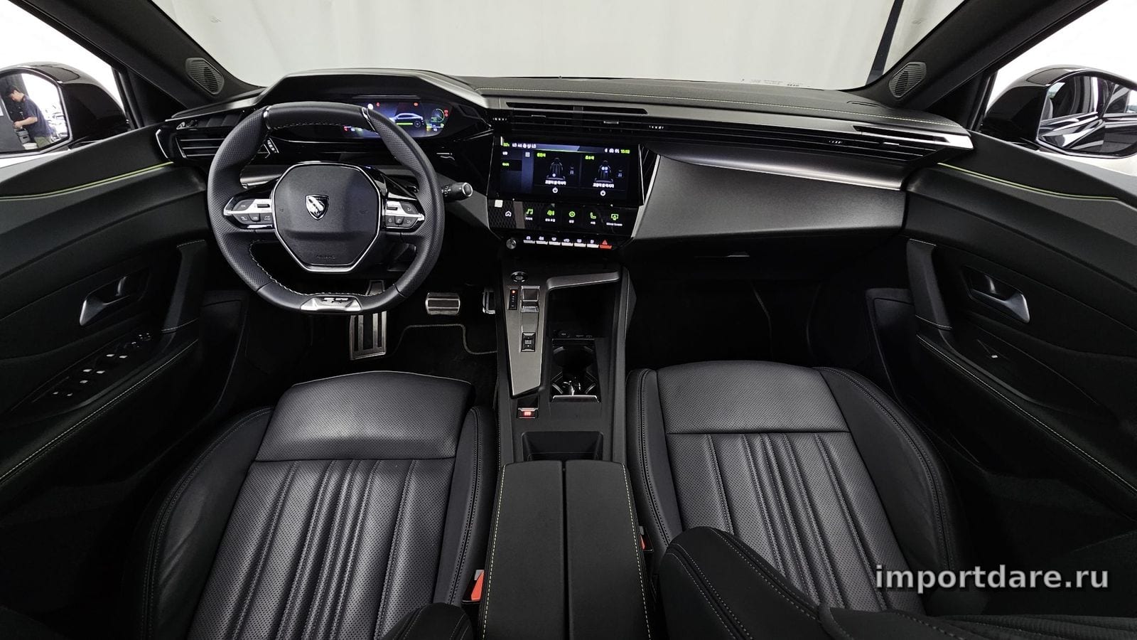 Peugeot 408 сзади