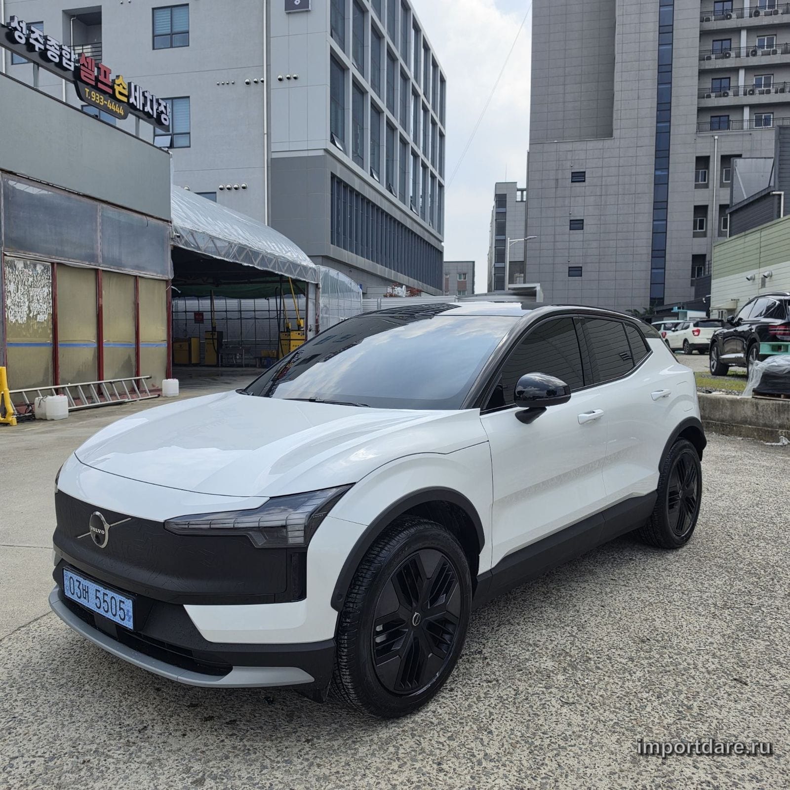 Volvo Ex30 Cross Country сбоку