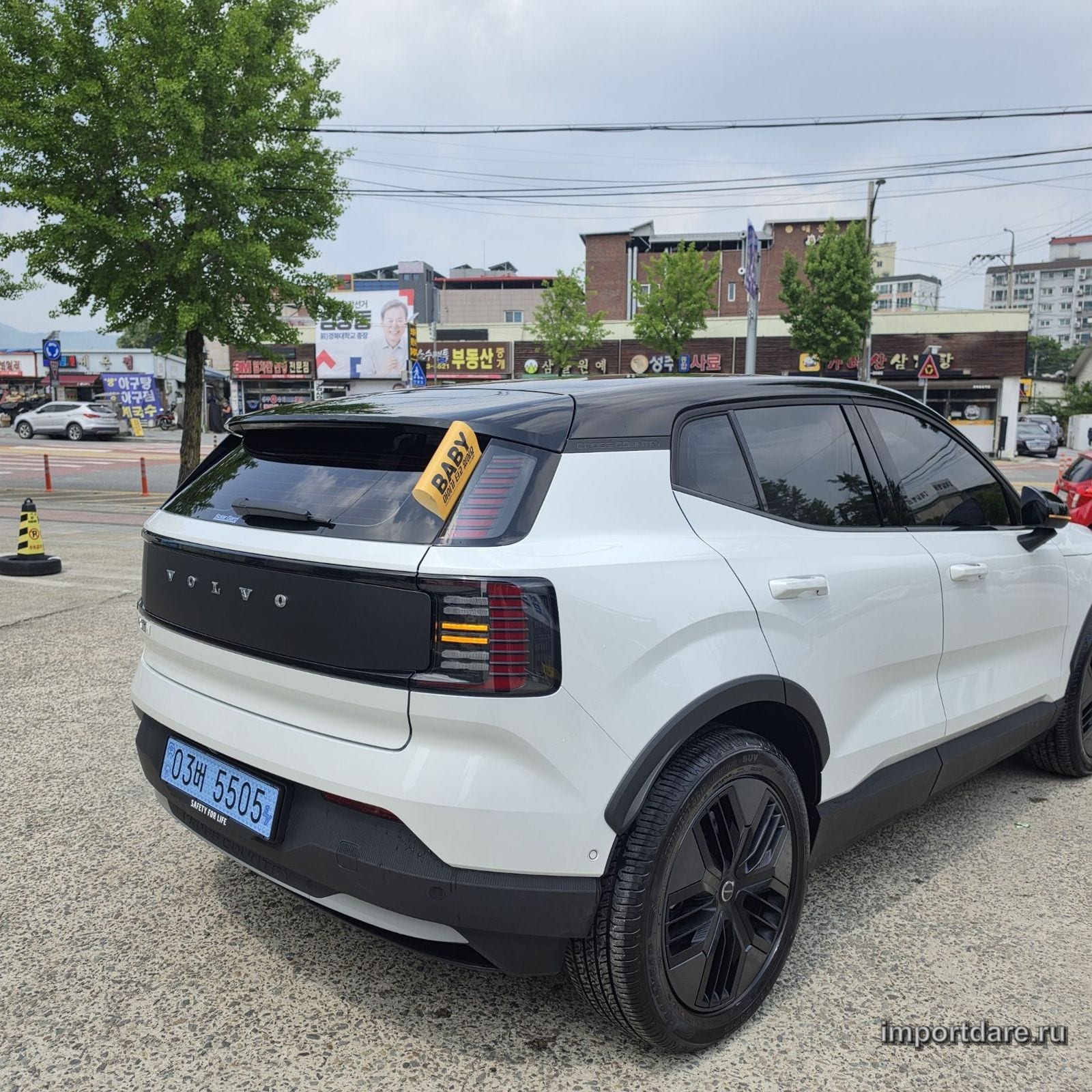 Volvo Ex30 Cross Country сзади