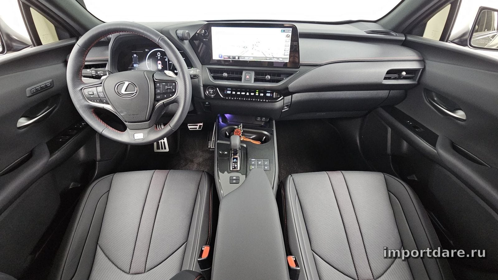 Lexus Ux300h сзади