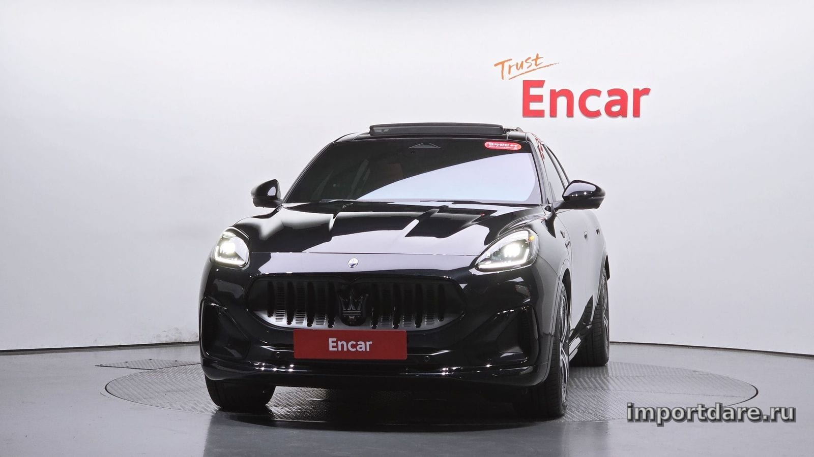 Maserati Grecale сбоку
