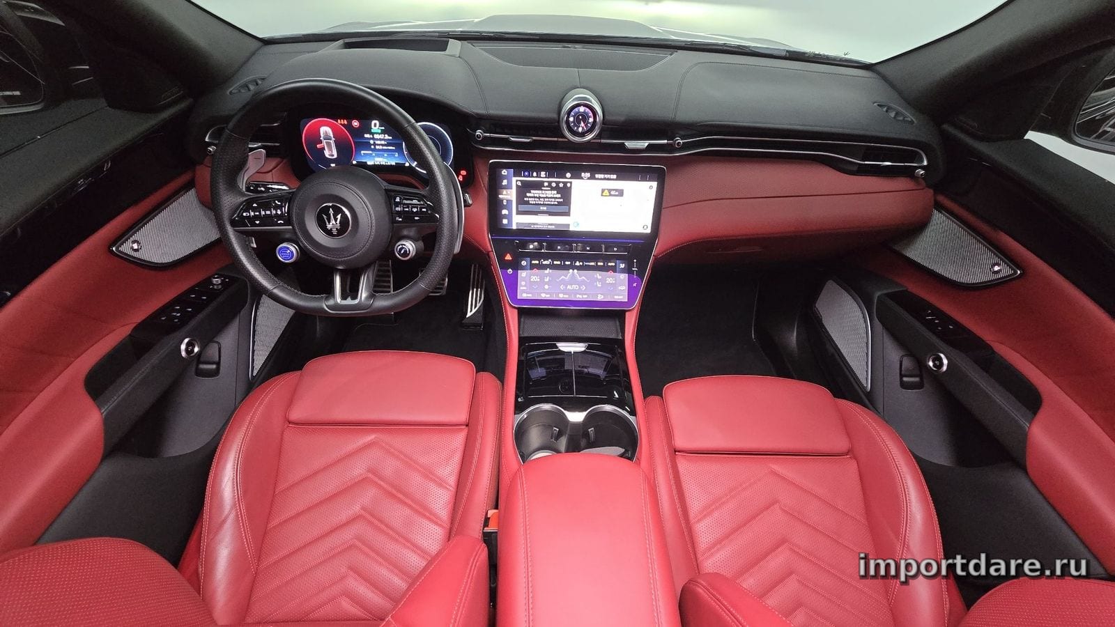 Maserati Grecale сзади
