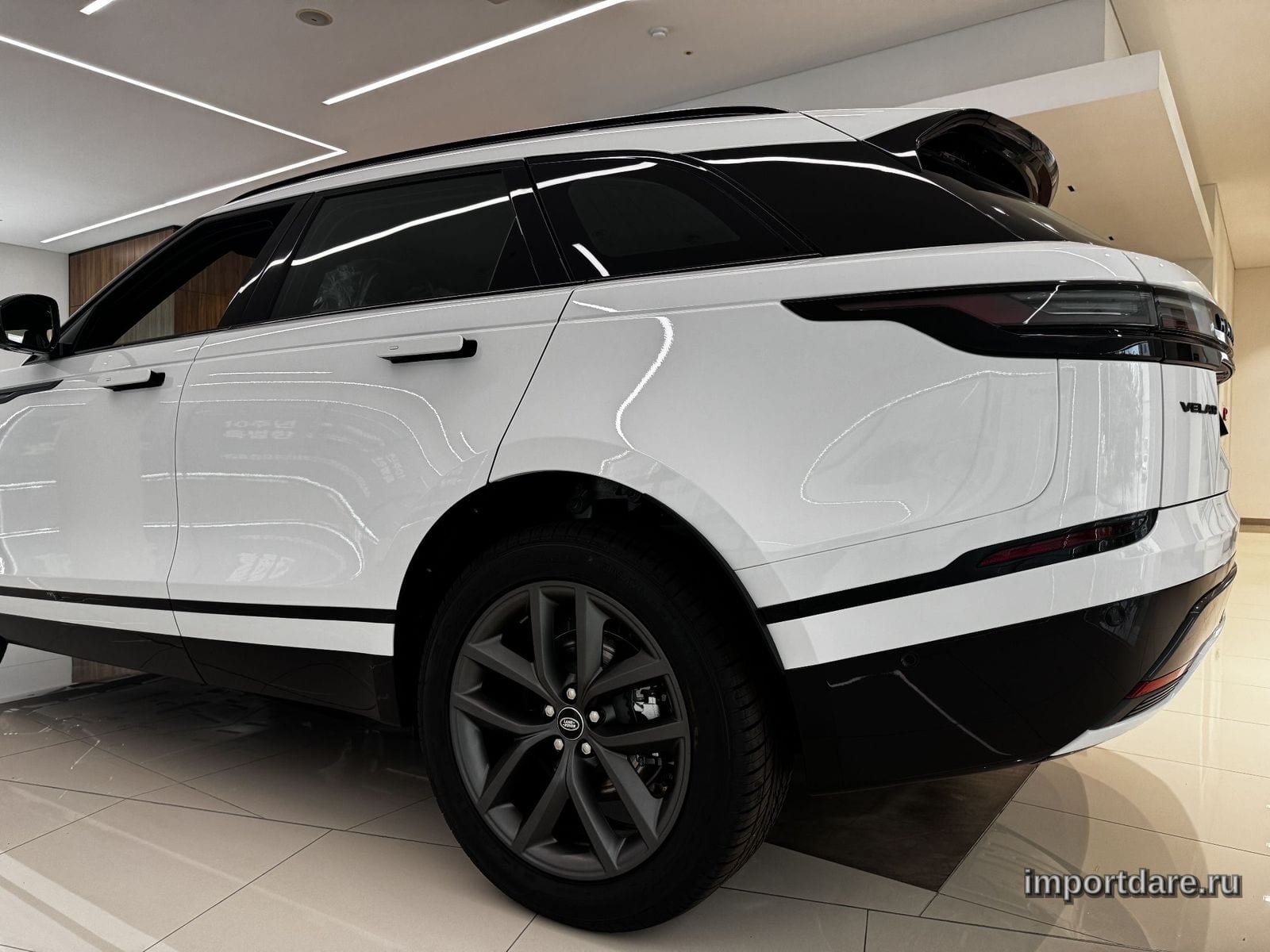 Land Rover Range Rover Velar сбоку