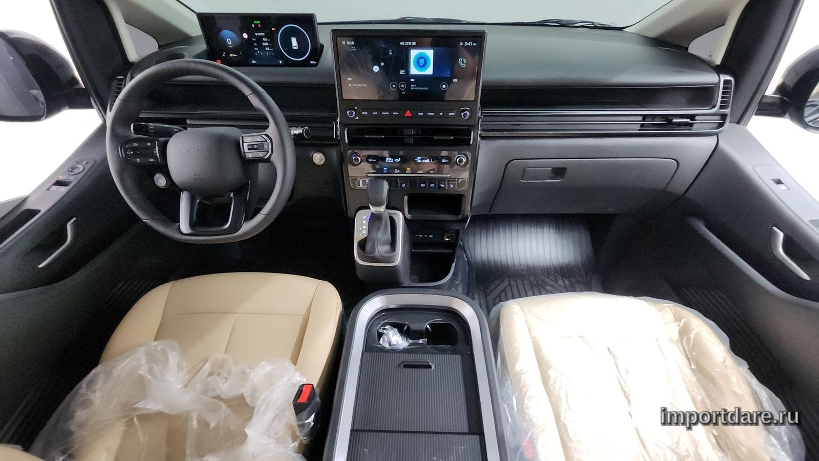 Hyundai Staria сзади