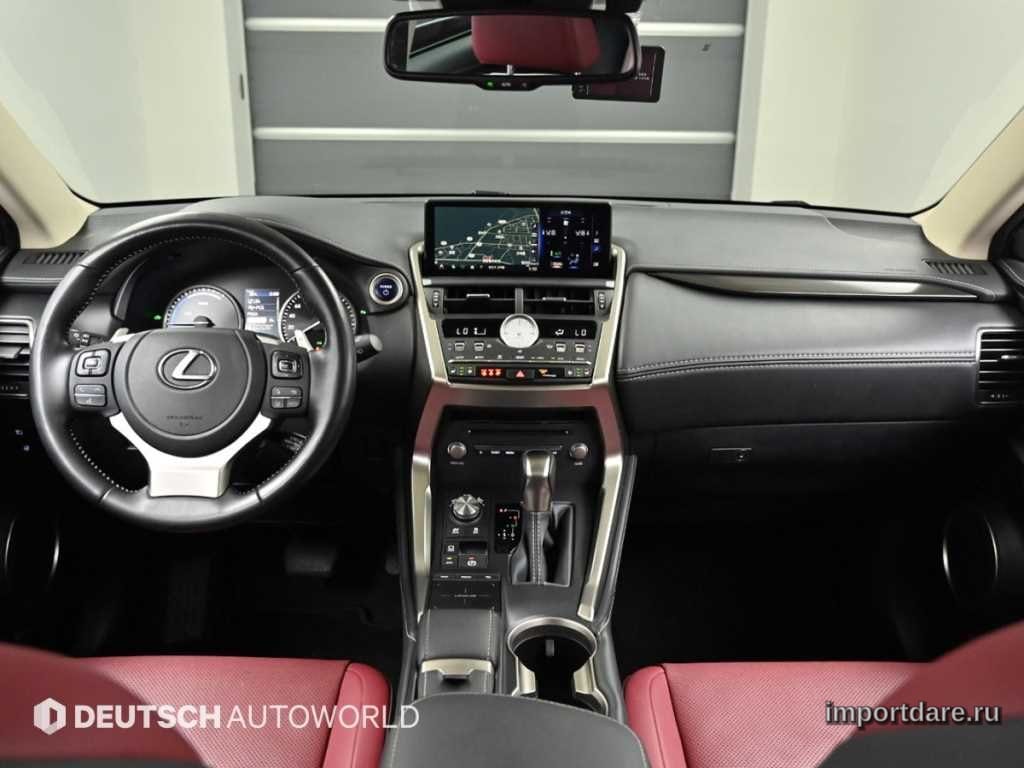 Lexus Nx300h сзади