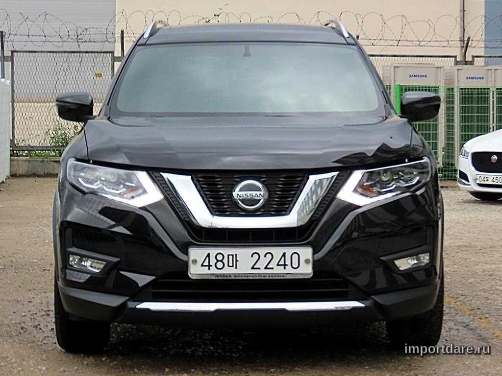 Nissan X-Trail спереди