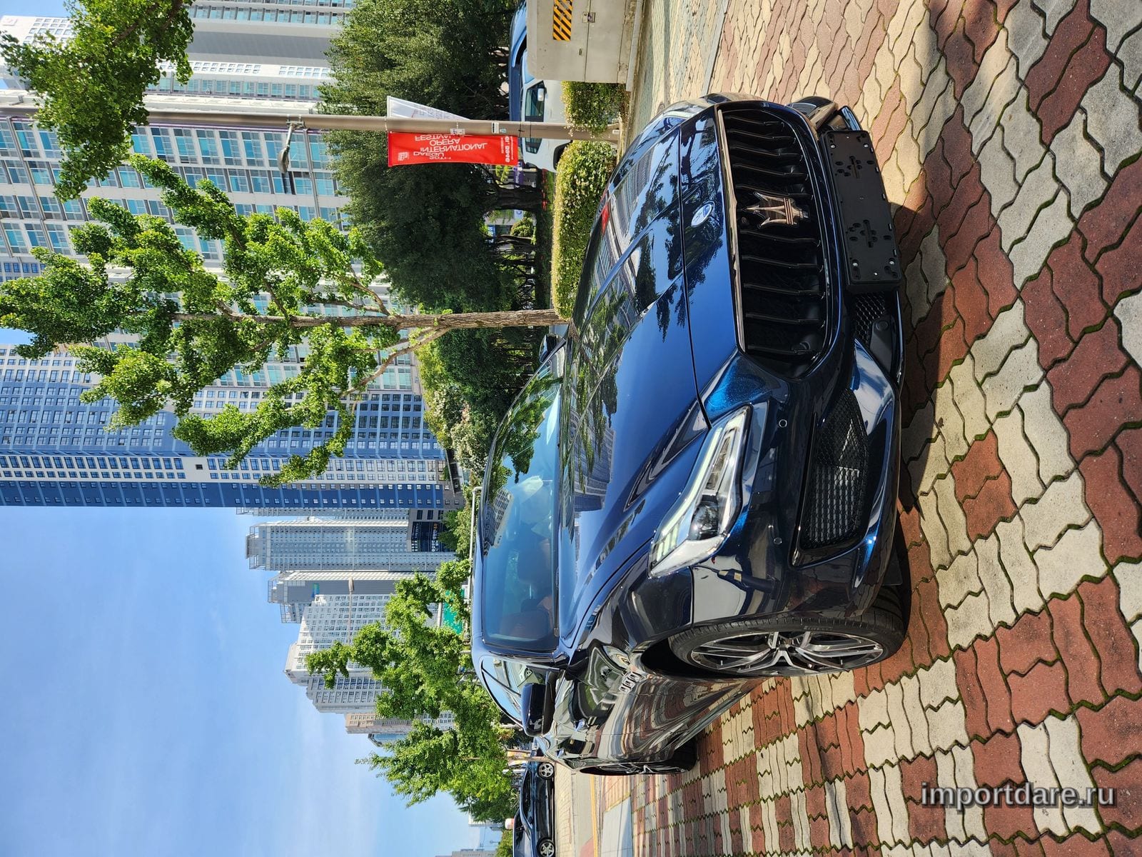 Maserati Quattroporte сбоку