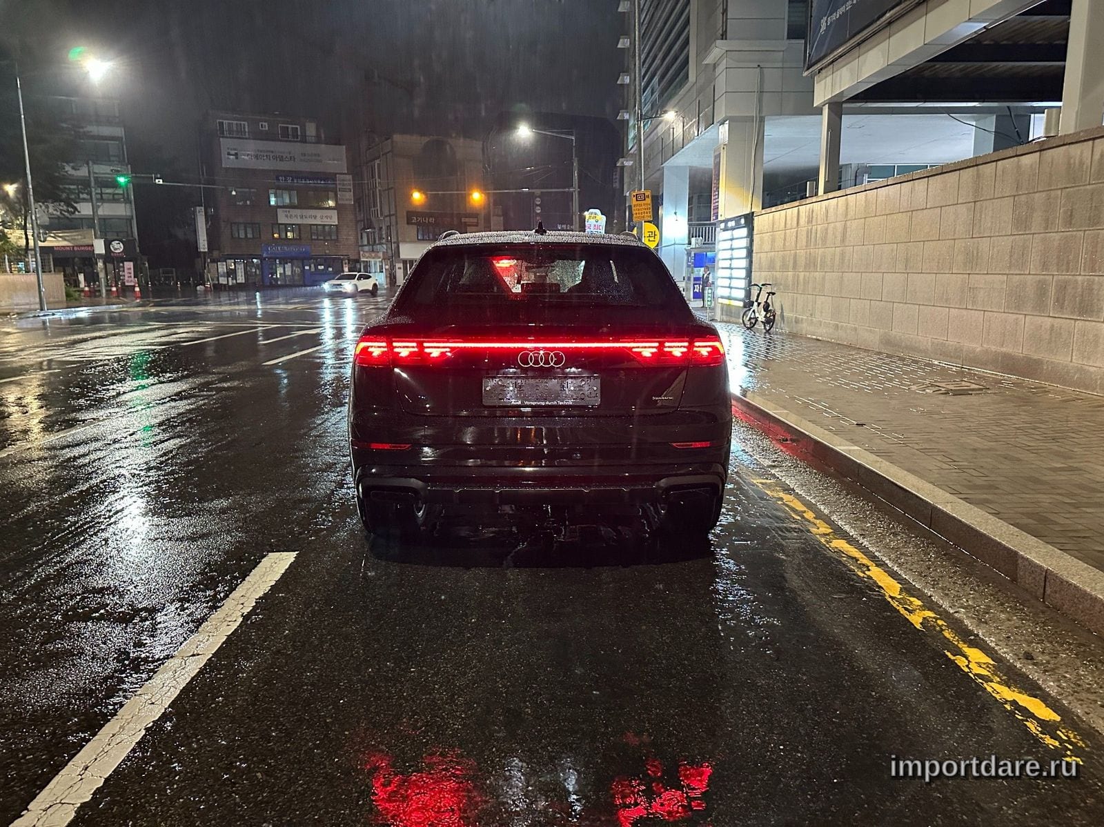 Audi Q8 сбоку