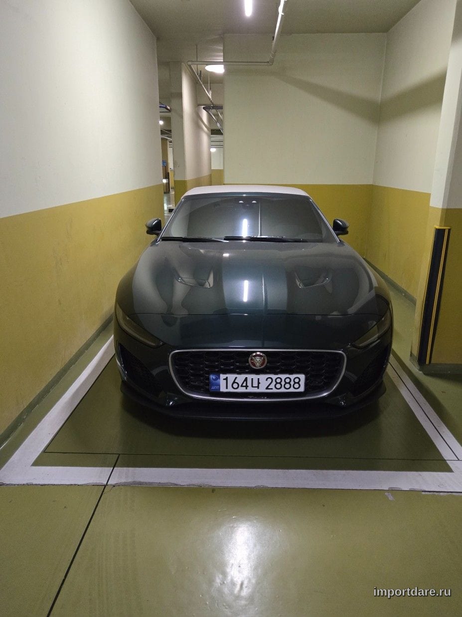 Jaguar F-Type спереди