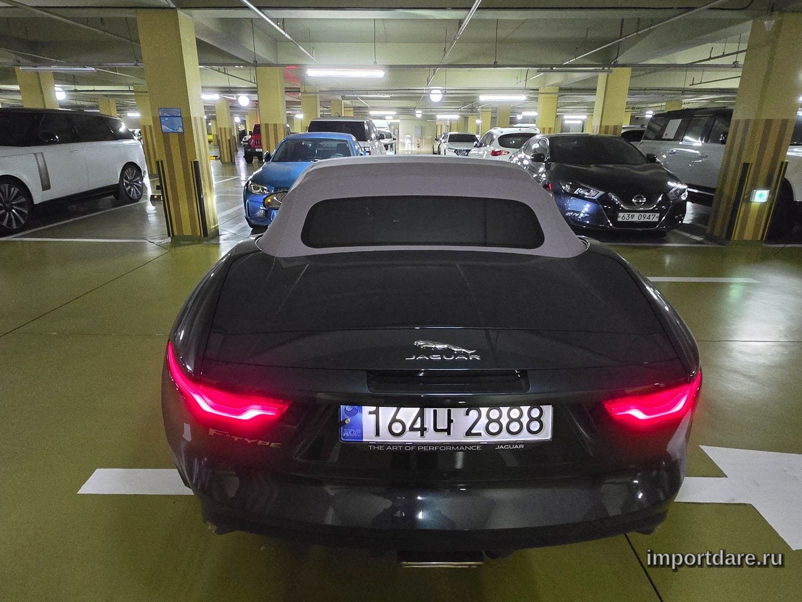 Jaguar F-Type сбоку