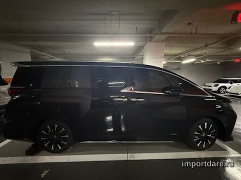 Toyota Alphard сбоку