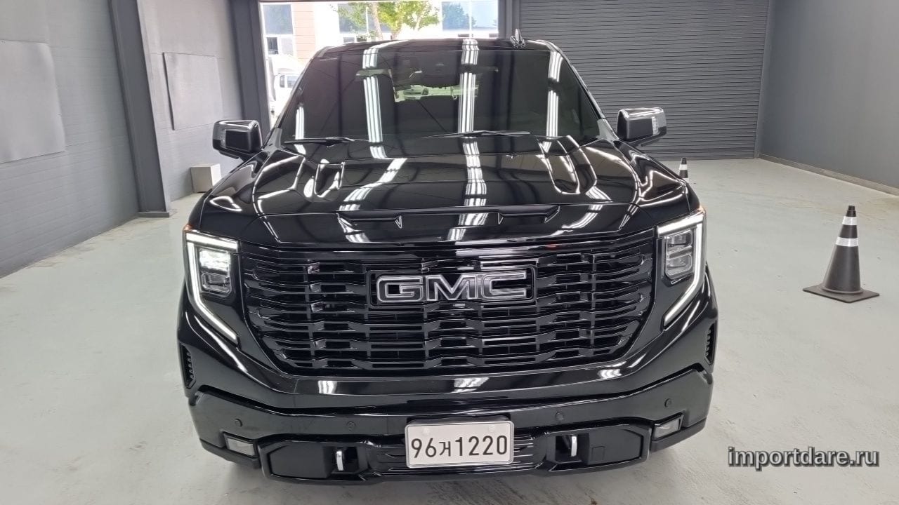 GMC Sierra спереди