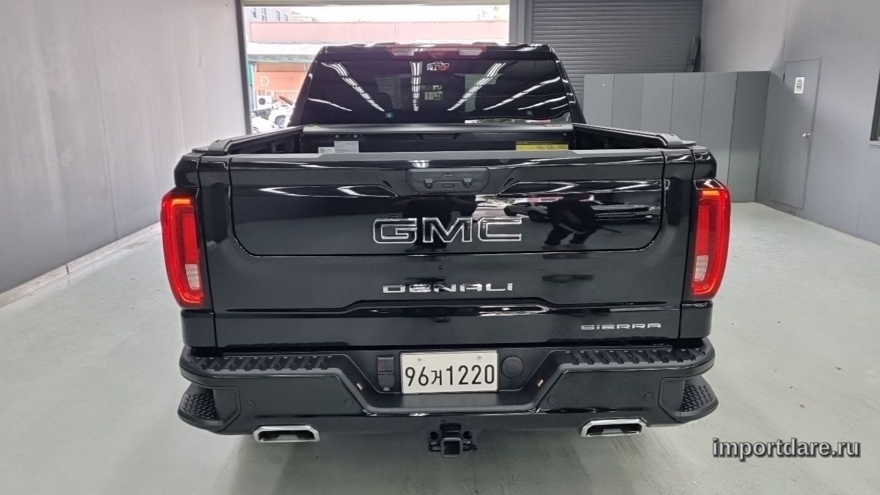 GMC Sierra сбоку