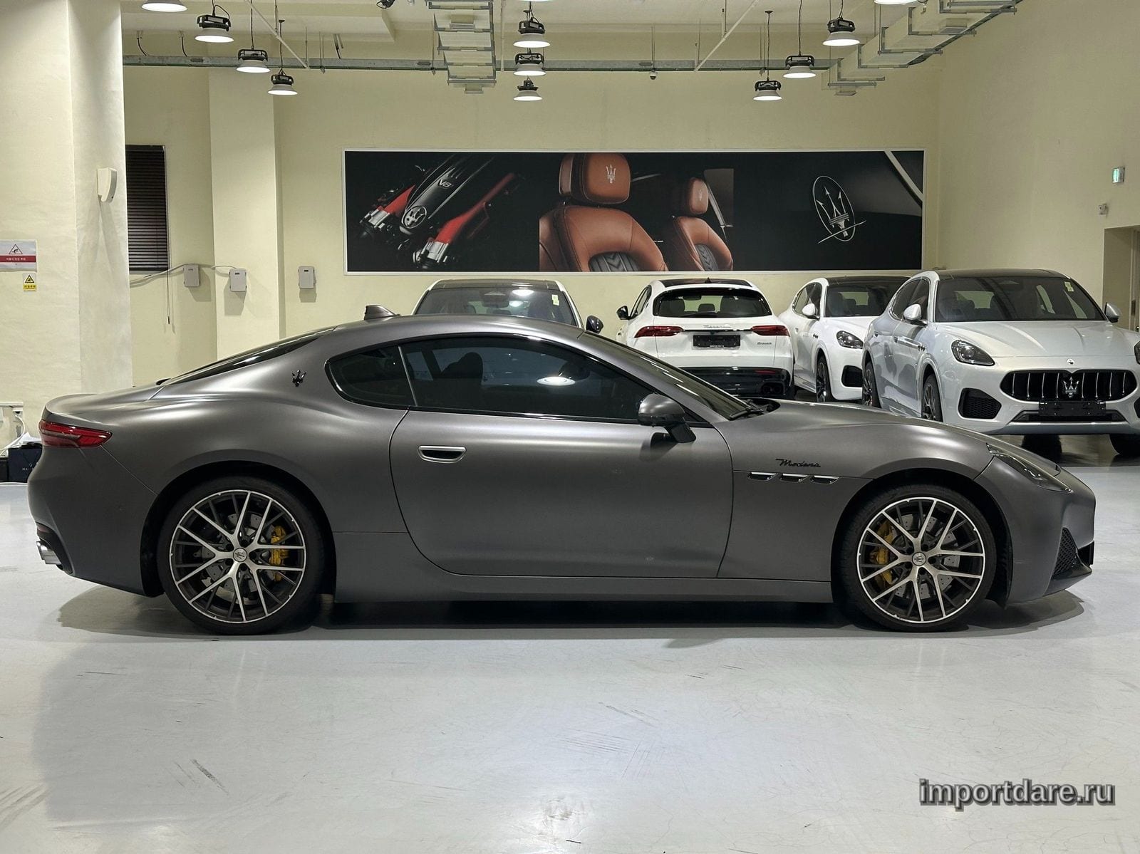 Maserati Granturismo сбоку