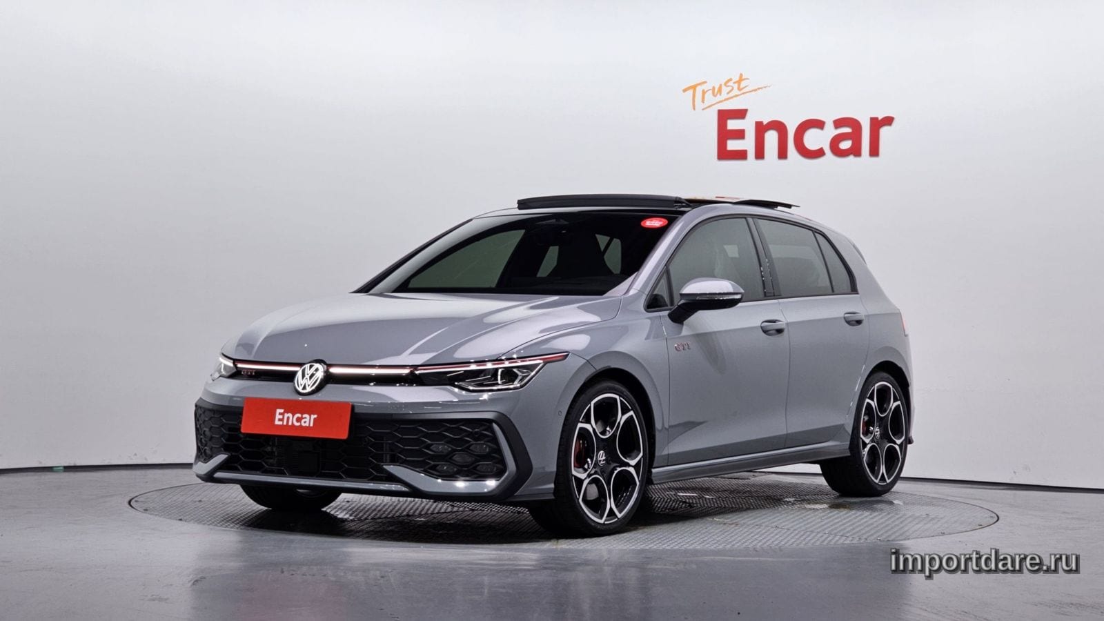 Volkswagen Golf спереди