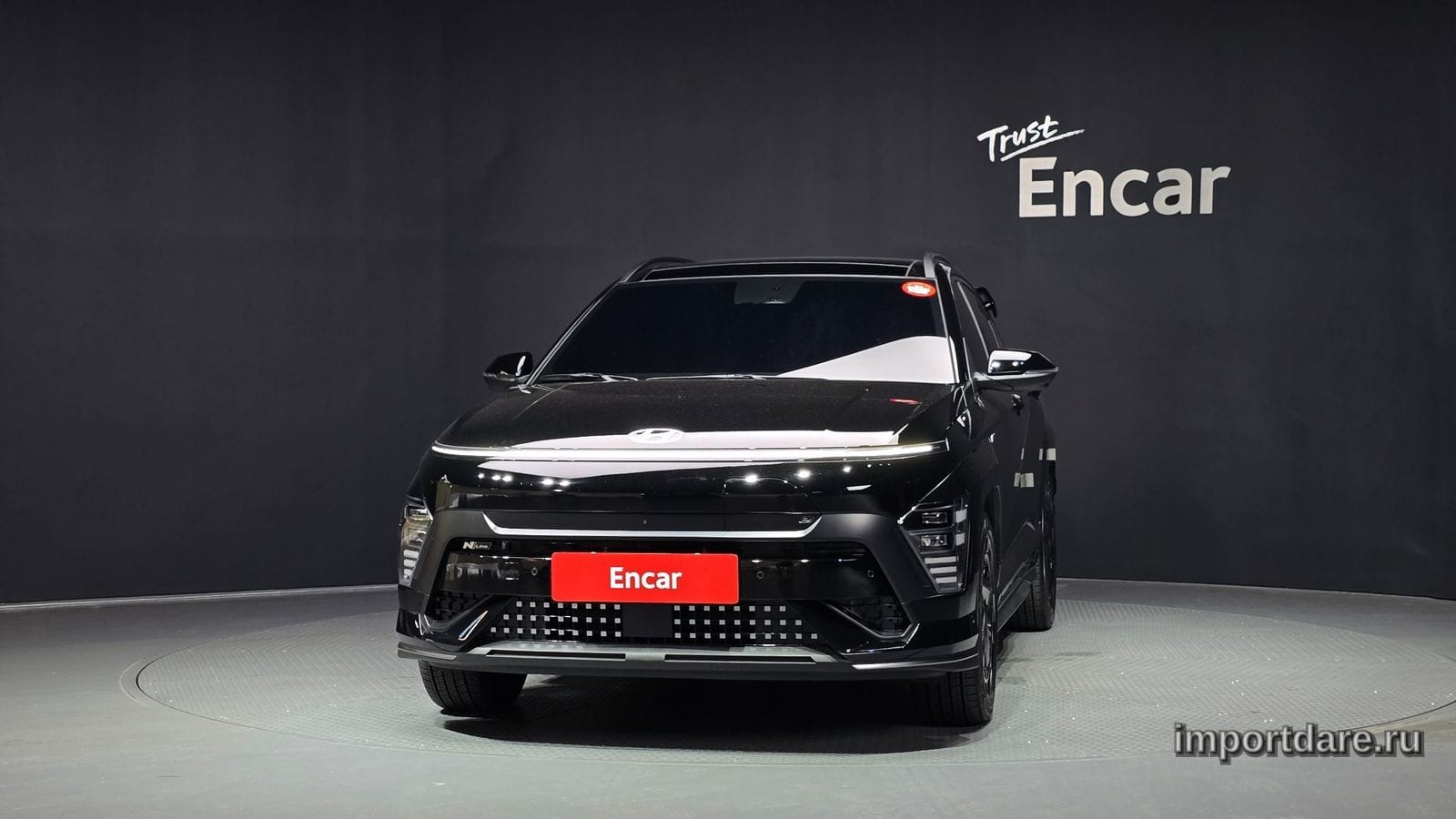 Hyundai Kona сбоку