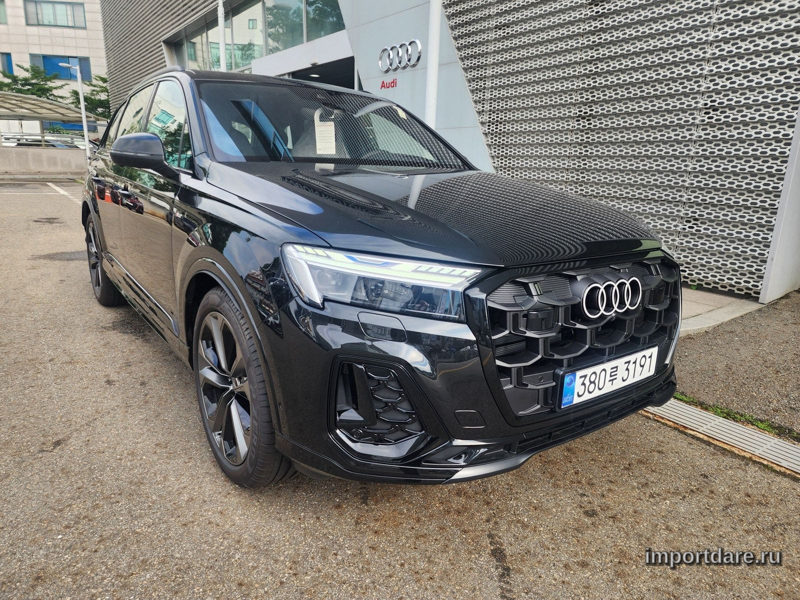Audi Q7 сбоку