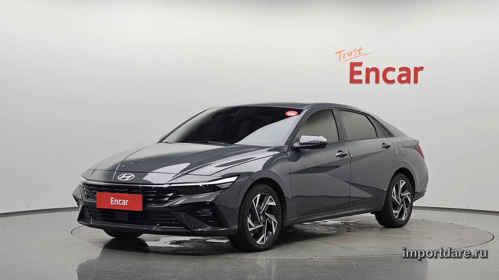 Hyundai Avante Hybrid спереди