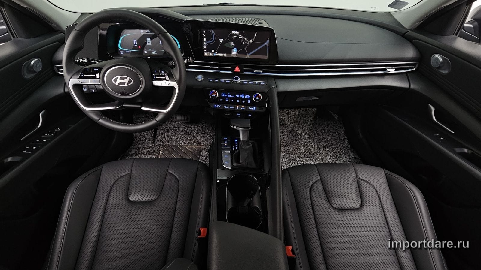 Hyundai Avante Hybrid сзади