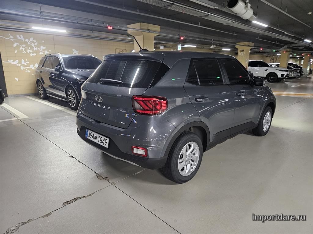 Hyundai Venue сбоку