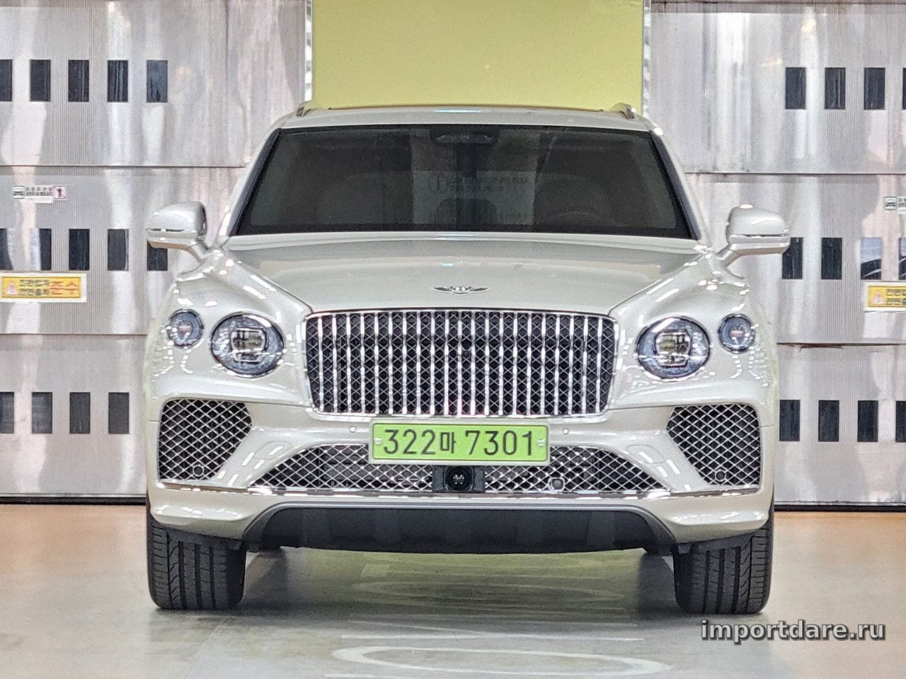 Bentley Bentayga сбоку