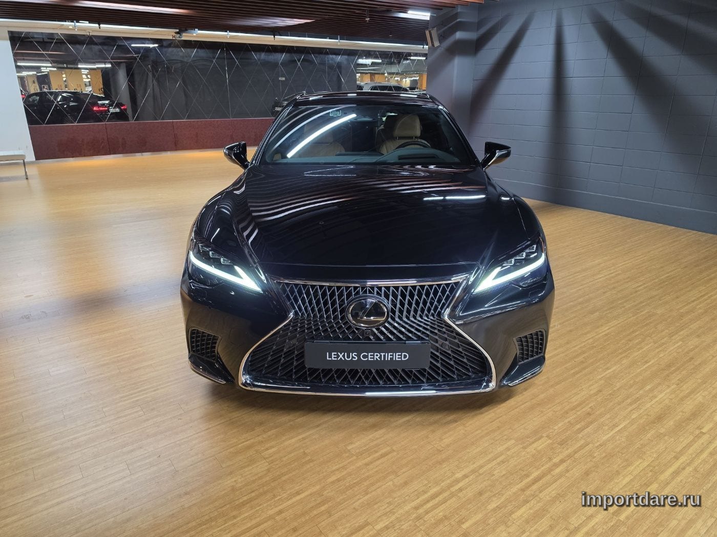 Lexus Ls500 сбоку