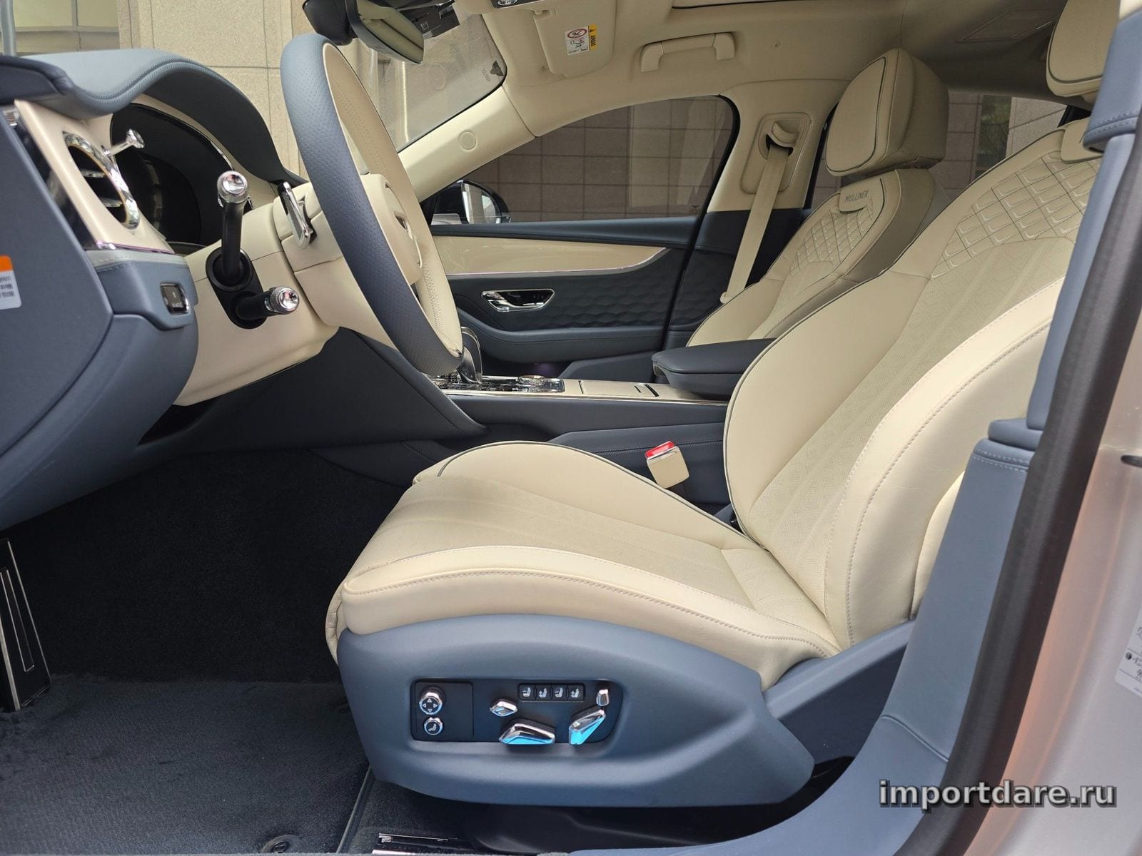 Bentley Flying Spur сзади