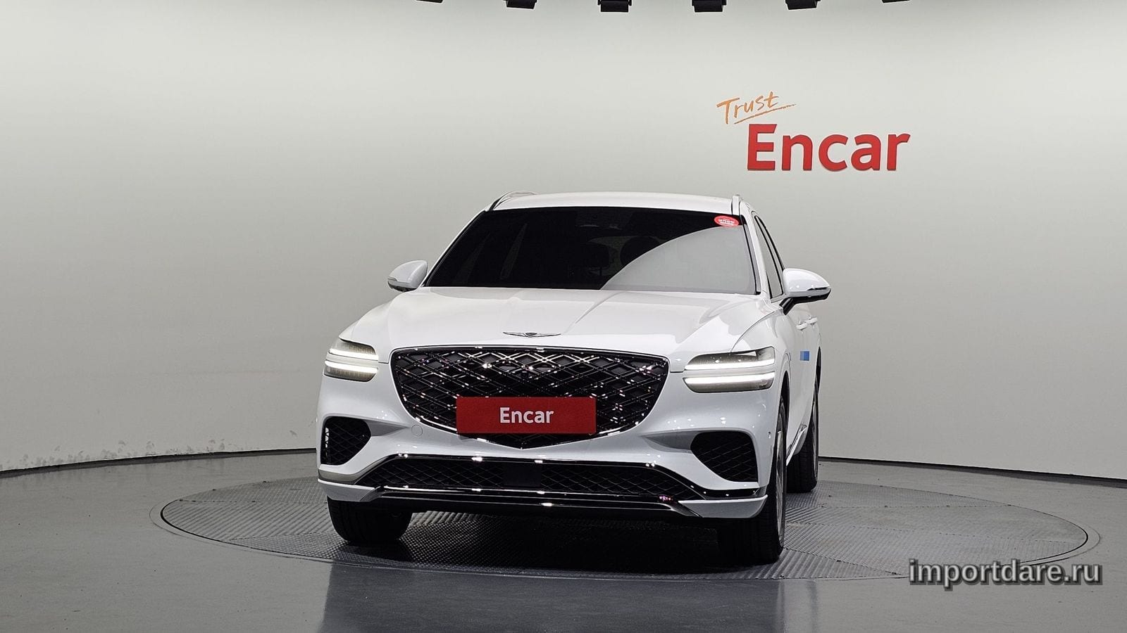 Genesis Gv70 сбоку
