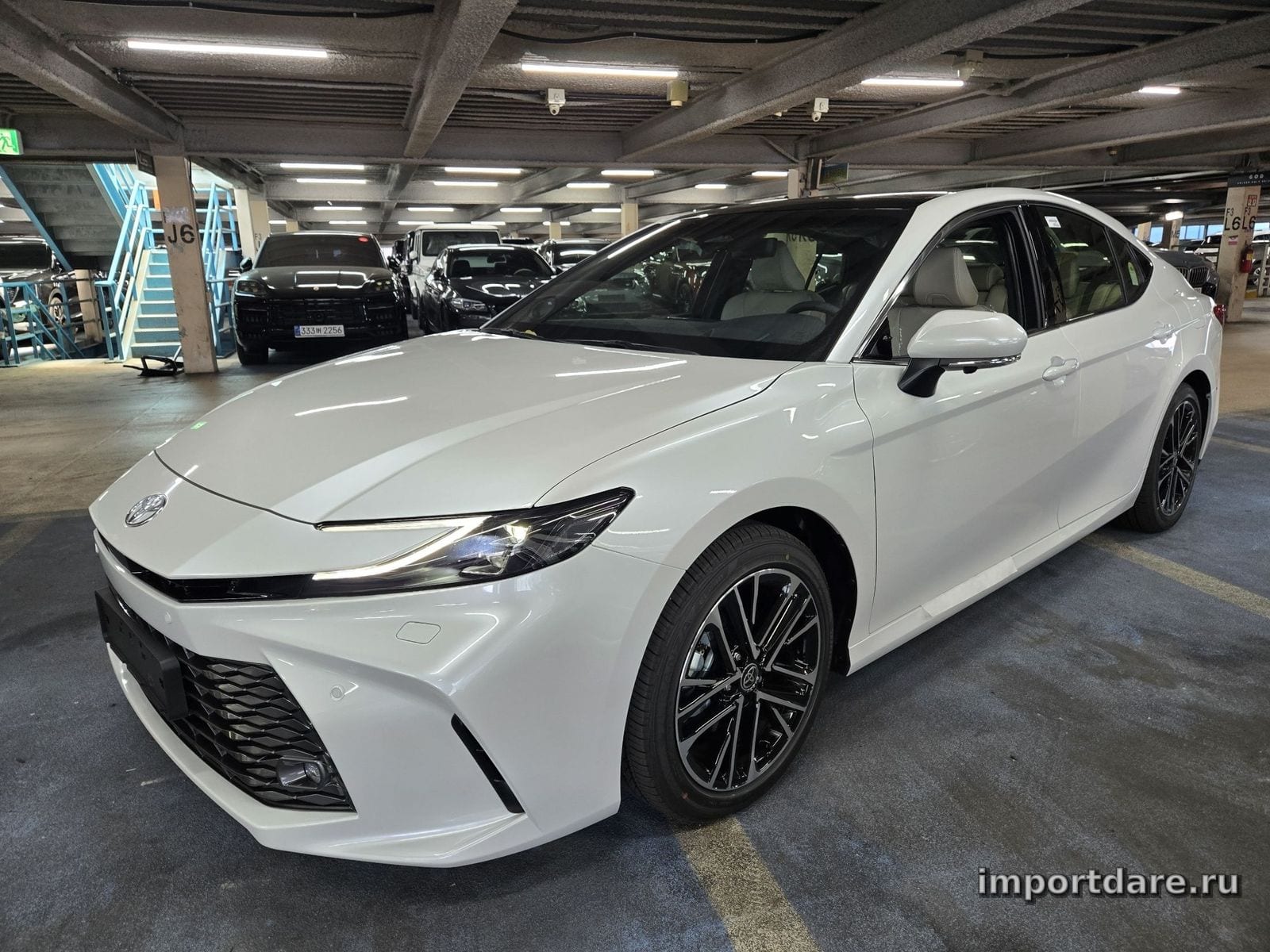 Toyota Camry спереди
