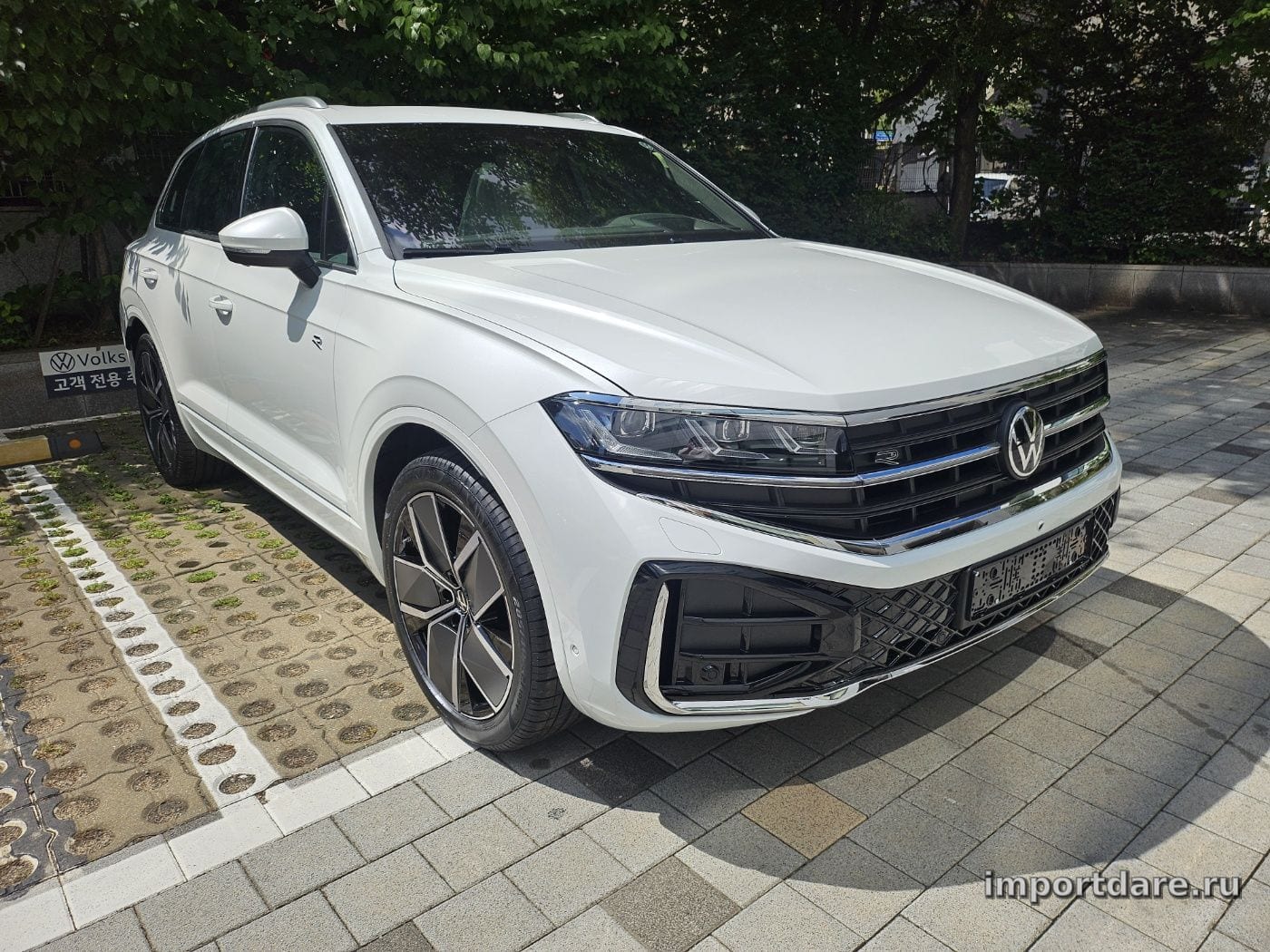 Volkswagen Touareg сбоку