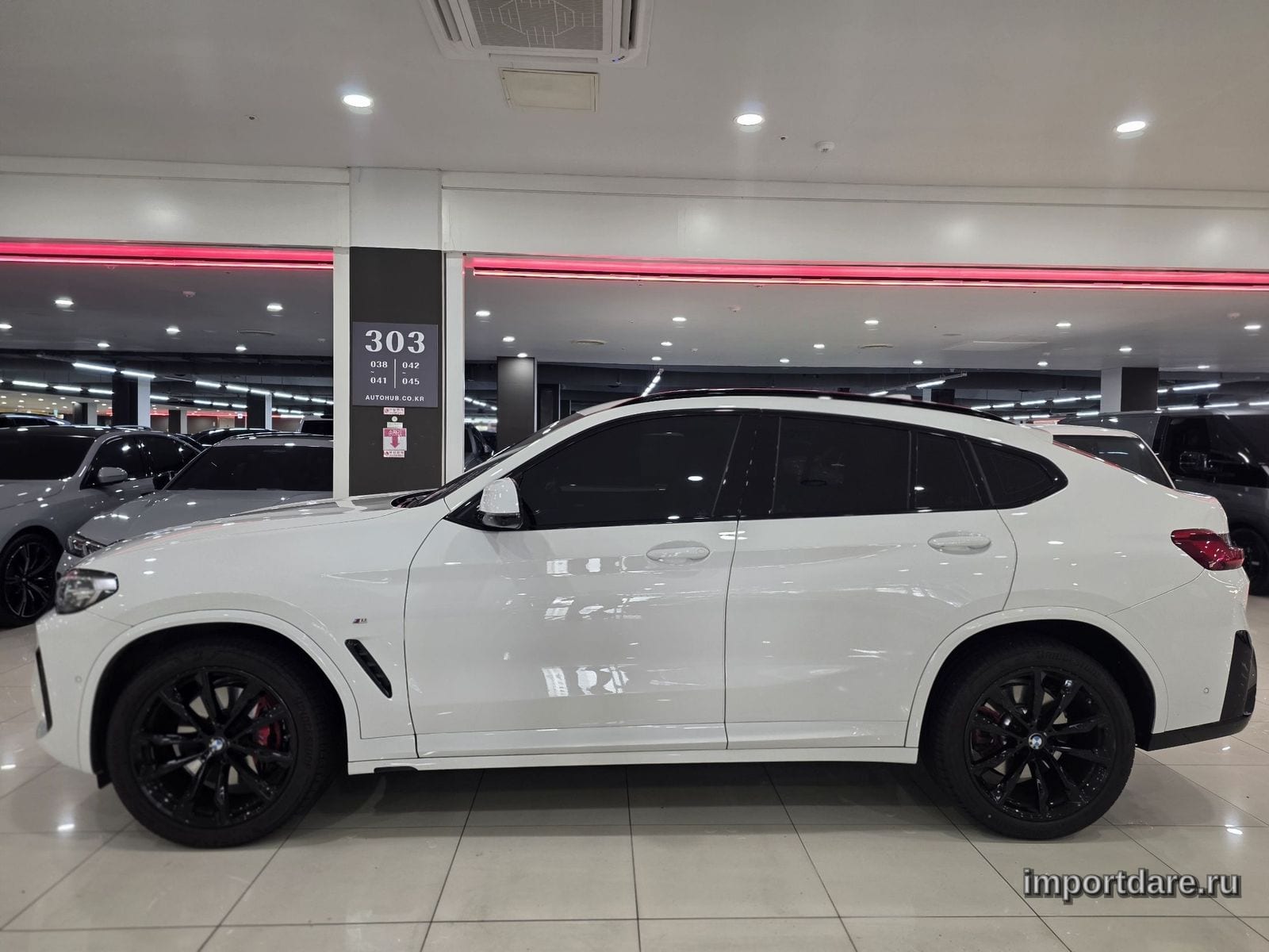 BMW X4 сбоку