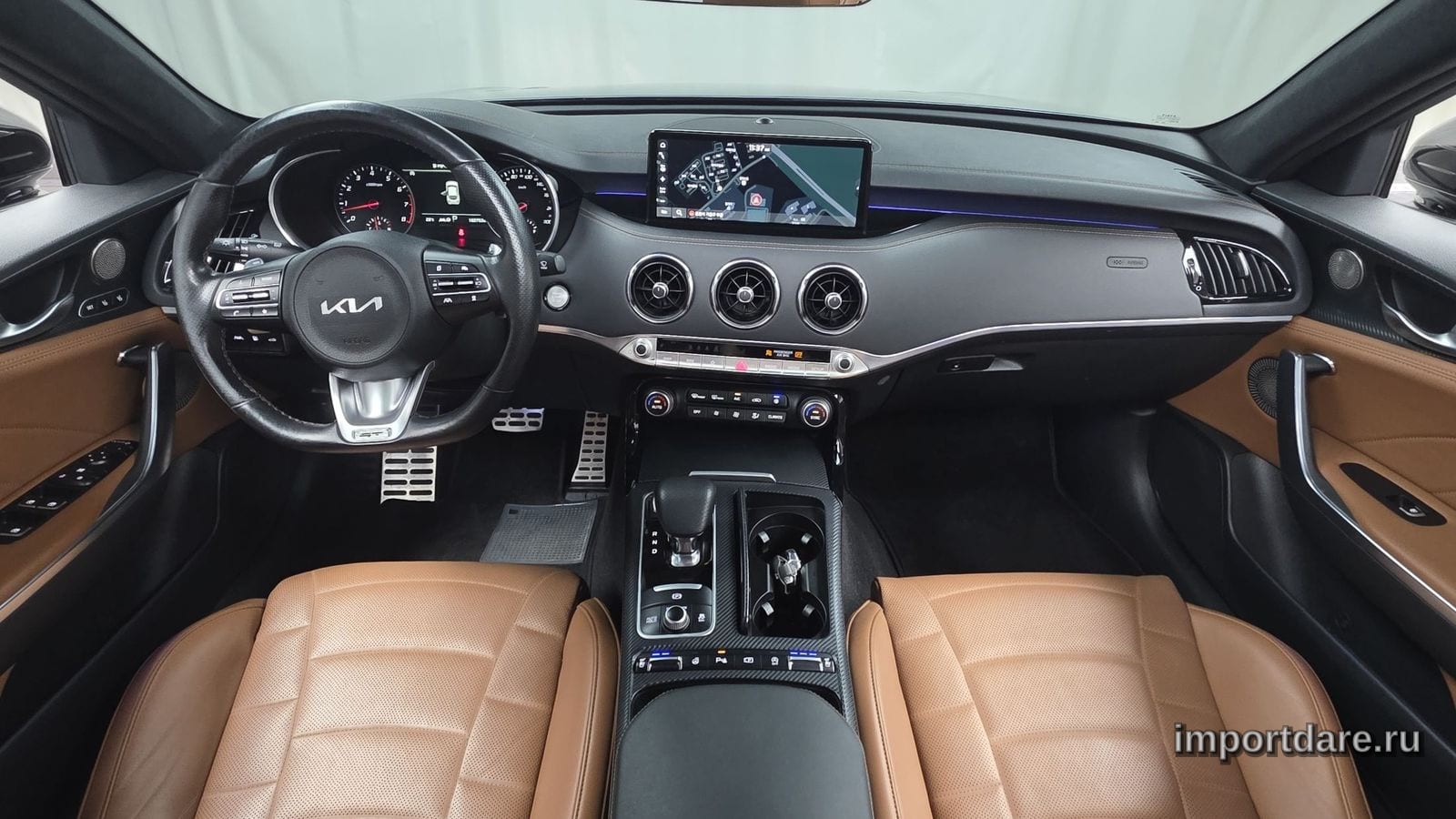 Kia Stinger Meister сзади