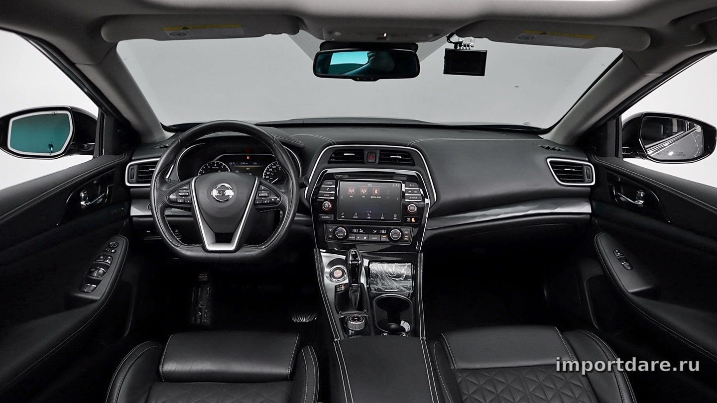Nissan Maxima сзади