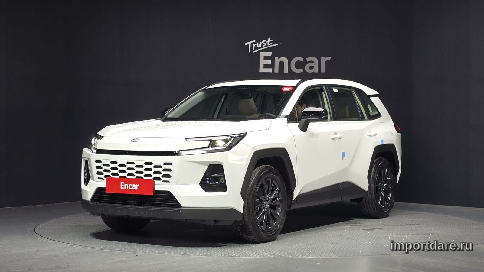 Toyota RAV4 спереди
