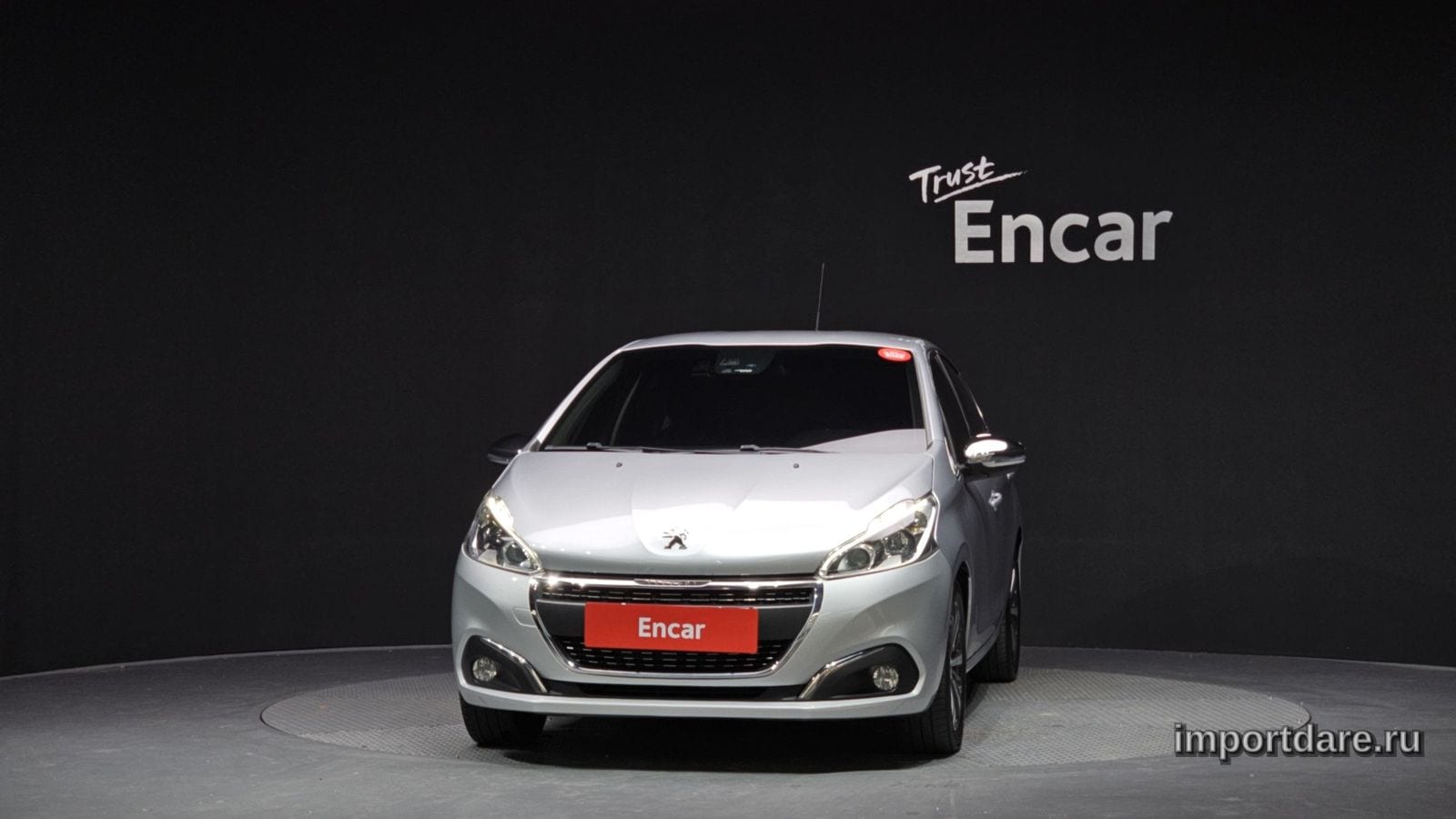 Peugeot 208 сбоку