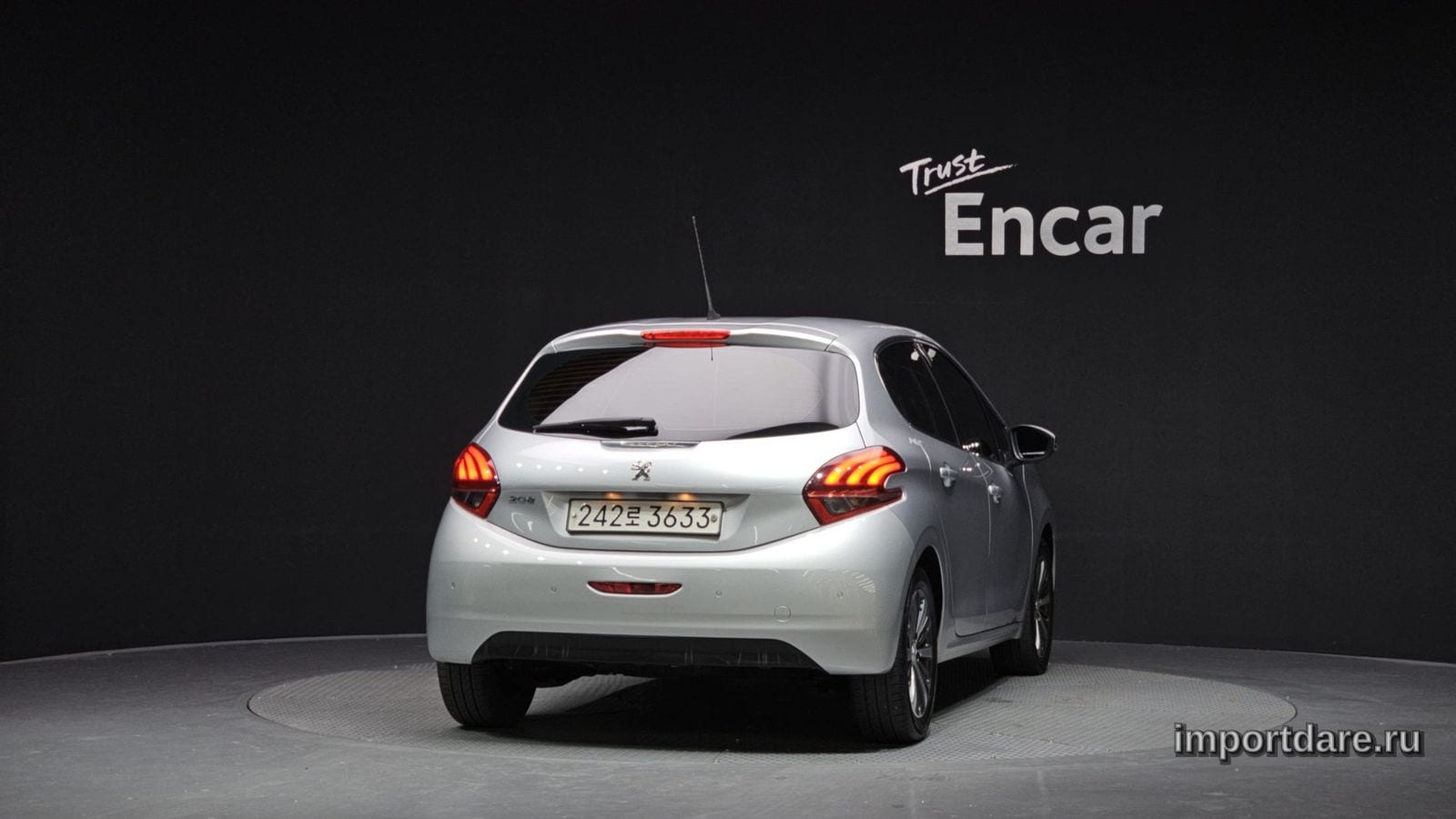 Peugeot 208 интерьер