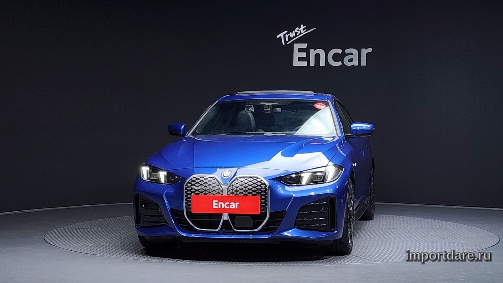 BMW I4 сбоку