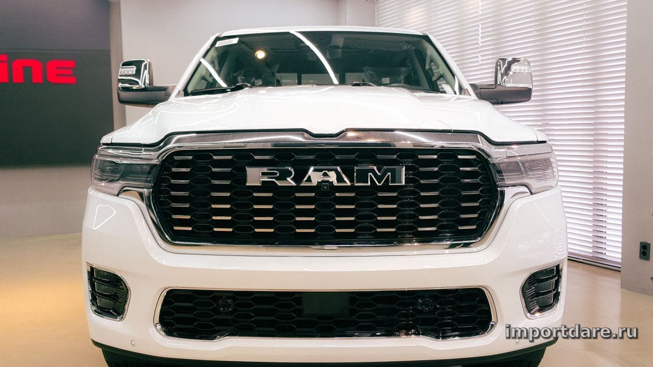 Dodge Ram Pick Up спереди
