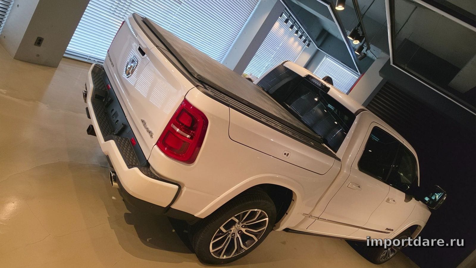 Dodge Ram Pick Up сбоку