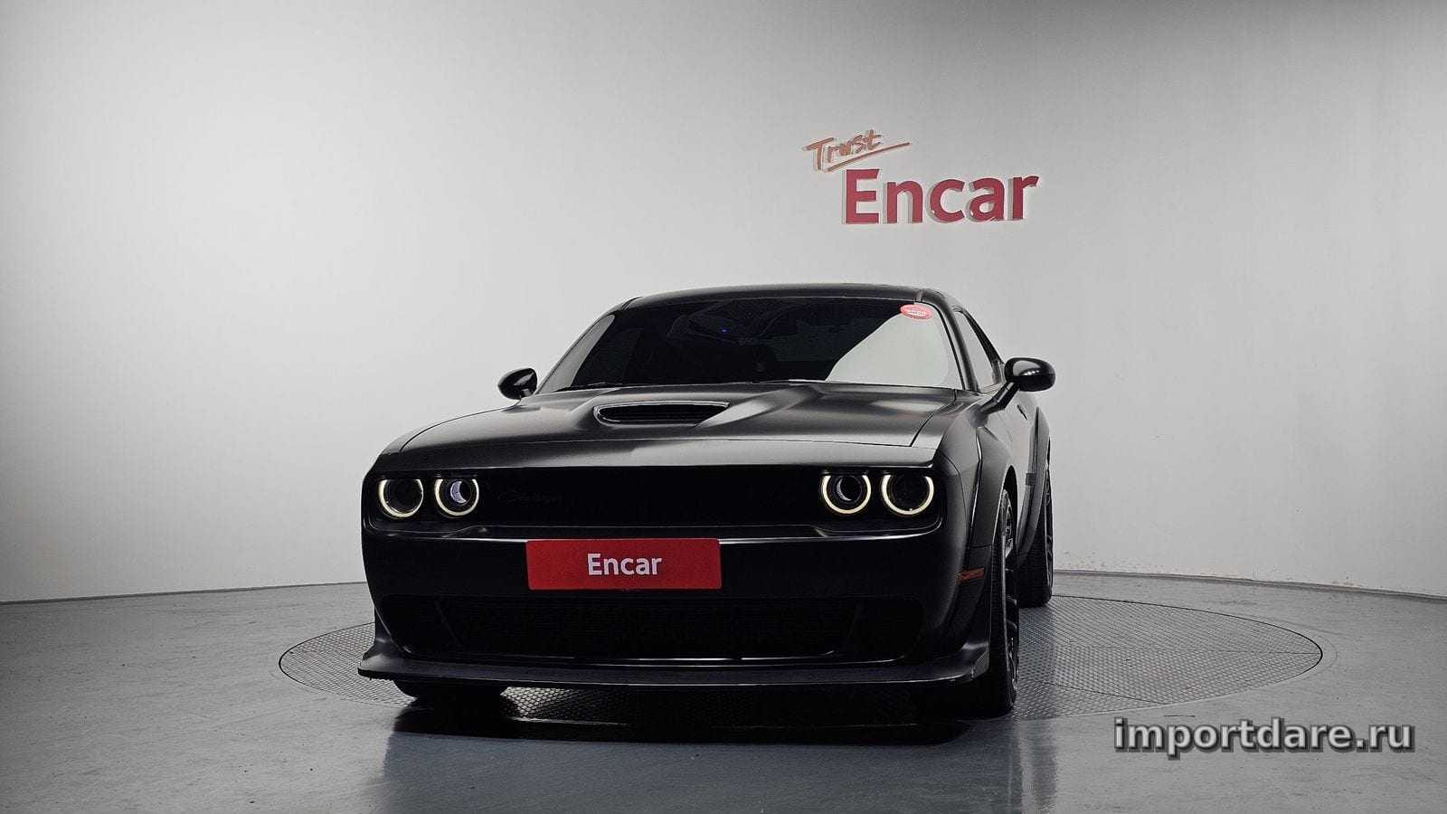 Dodge Challenger сбоку