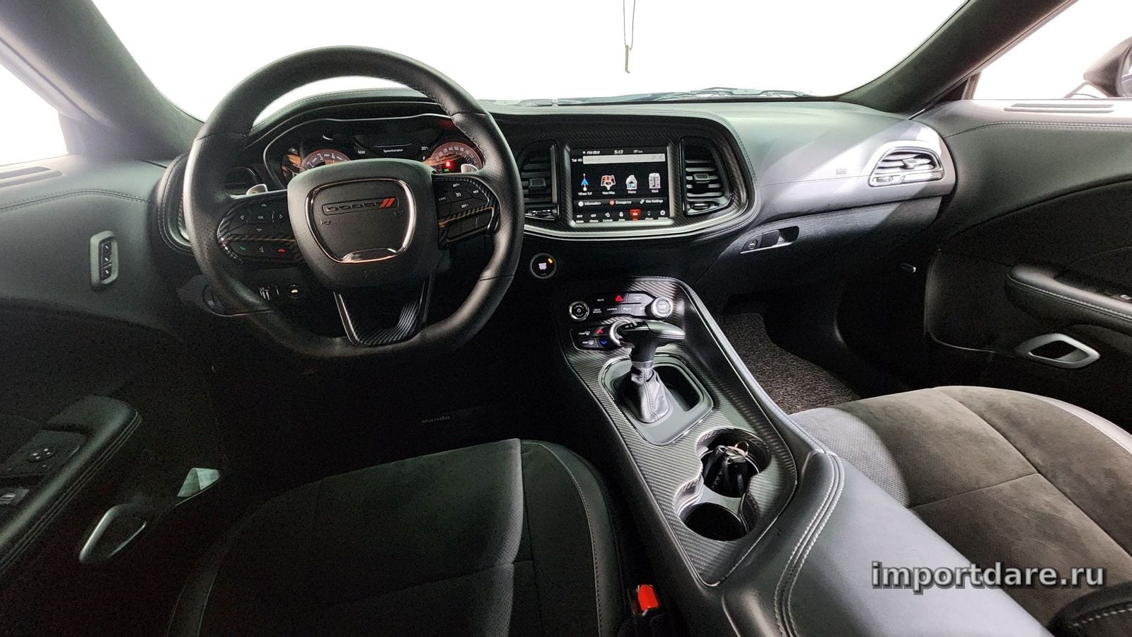 Dodge Challenger сзади