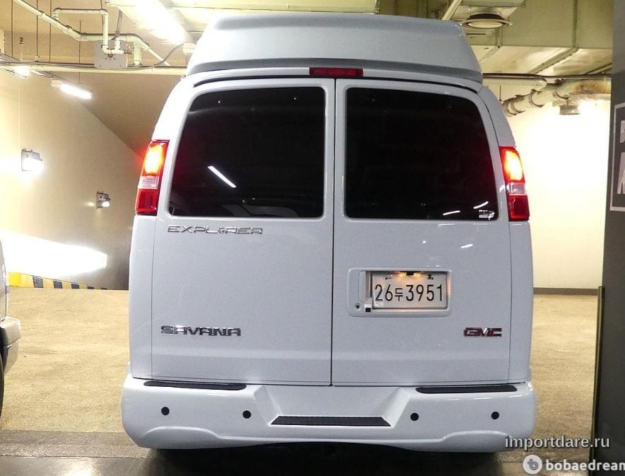 GMC Savana сбоку