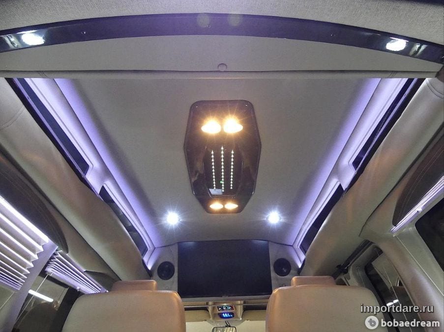 GMC Savana сзади
