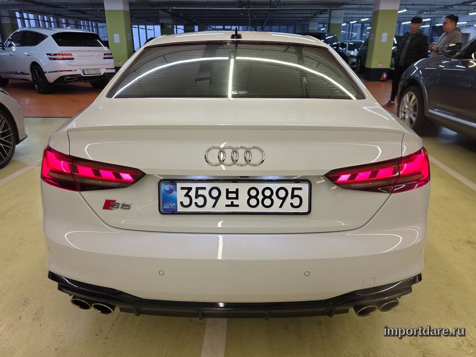 Audi S5 сзади