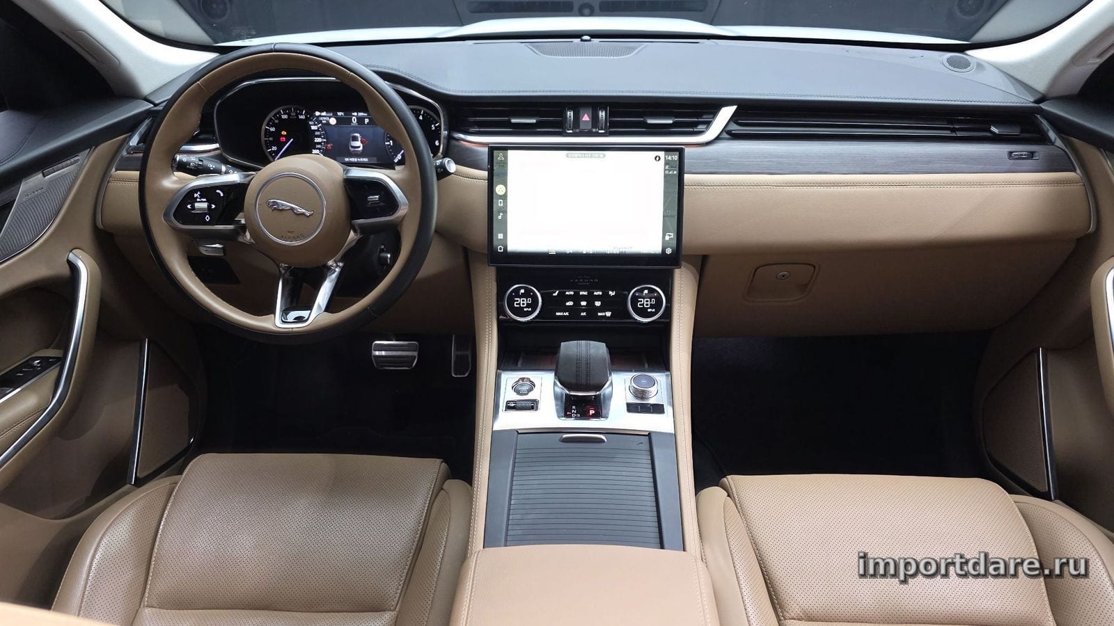 Jaguar F-Pace сзади