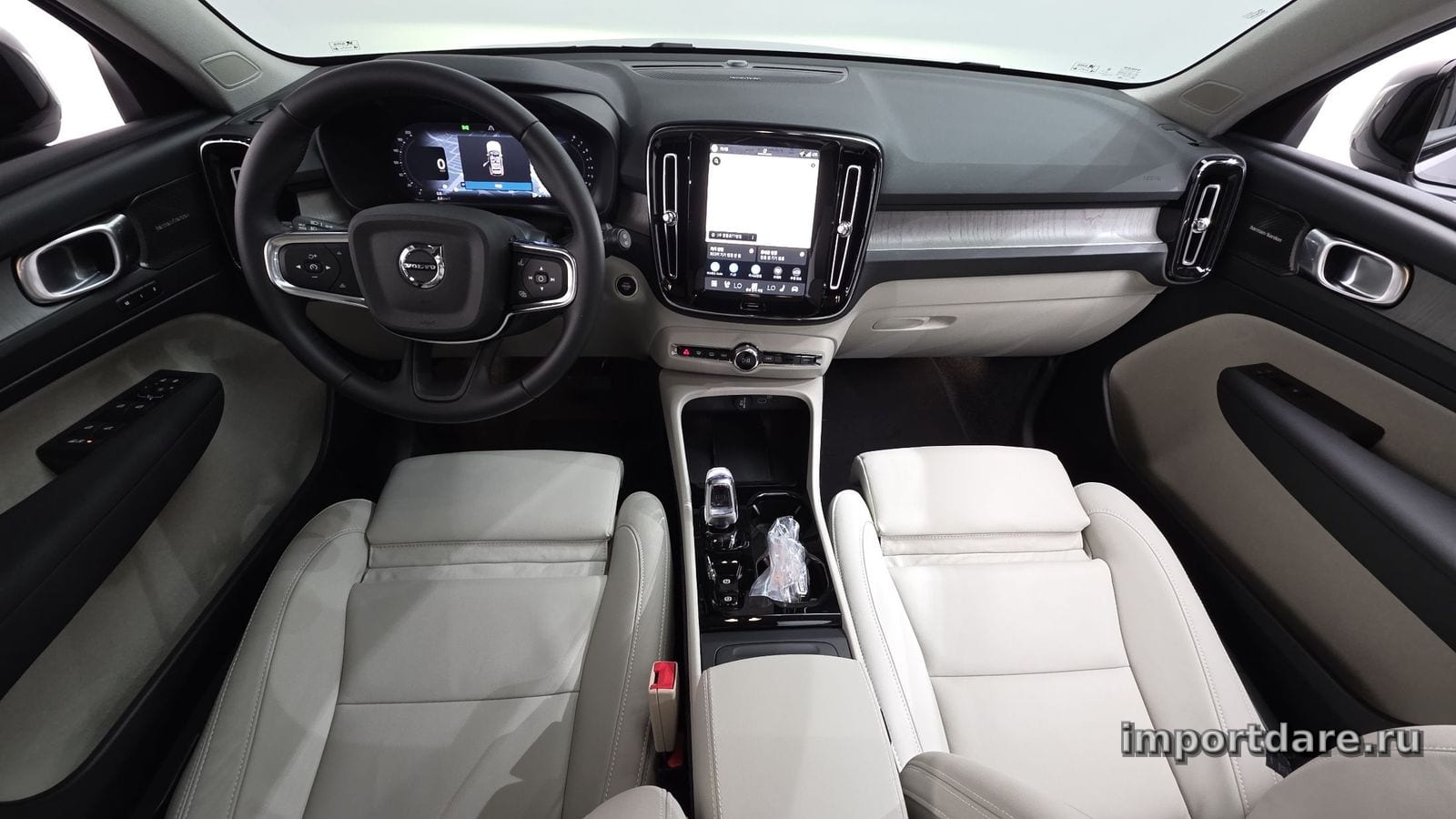 Volvo Xc40 сзади