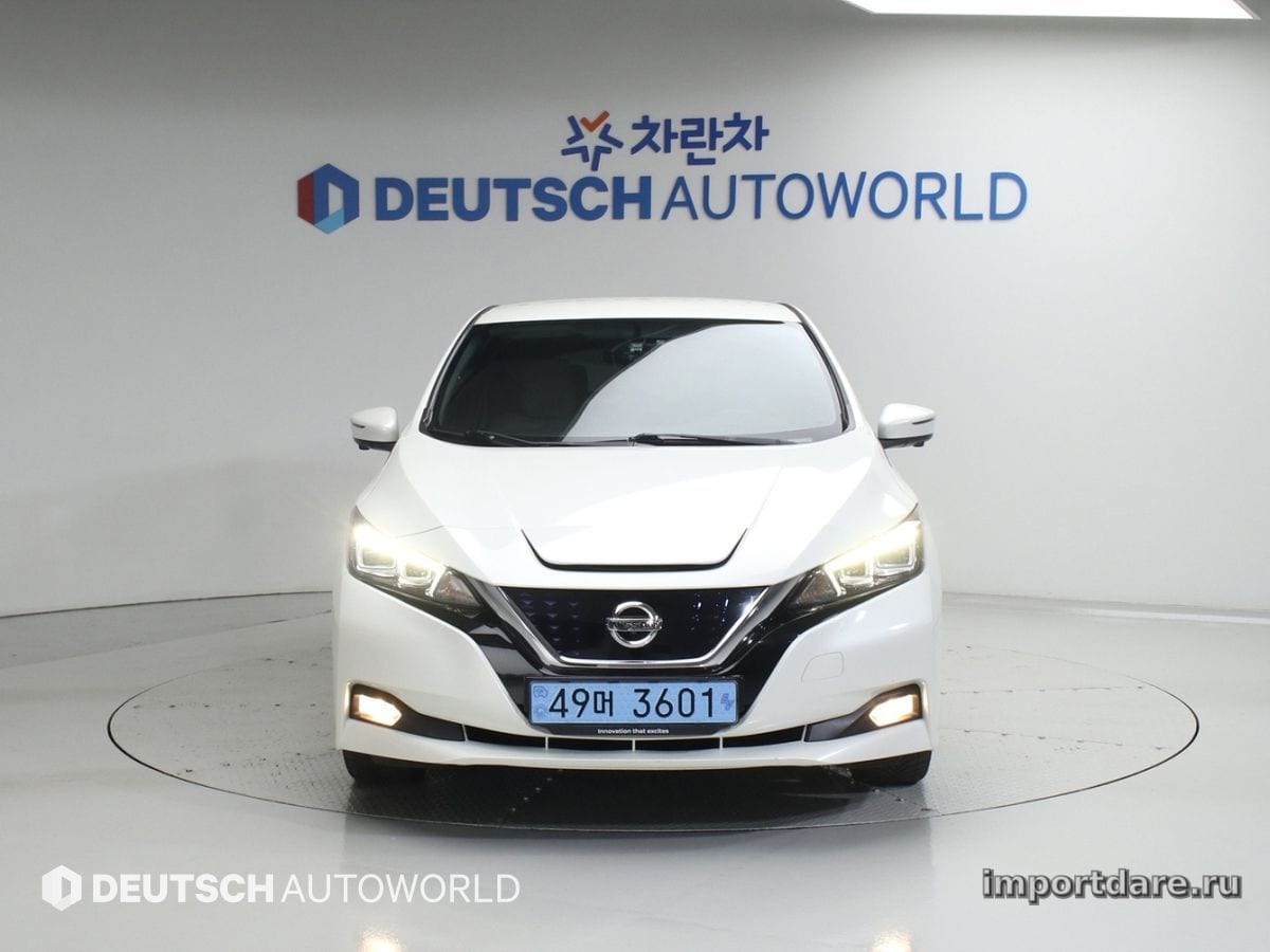 Nissan Leaf сбоку