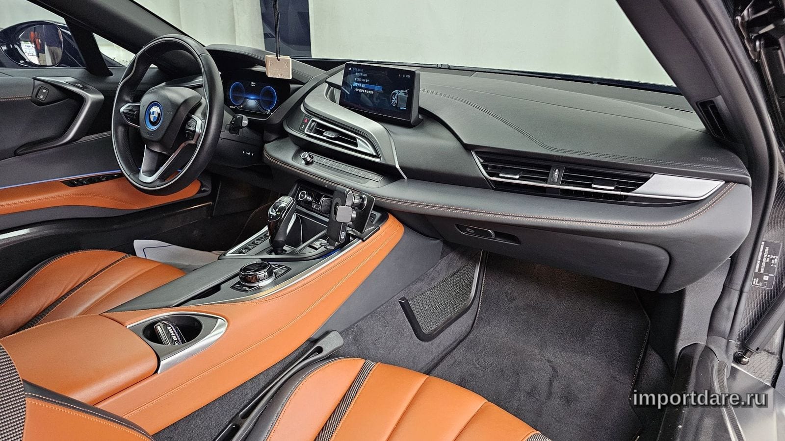 BMW I8 сзади
