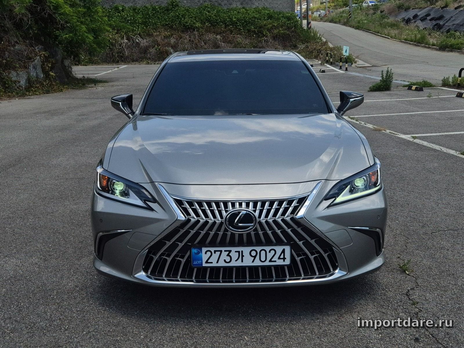 Lexus Es300h сбоку