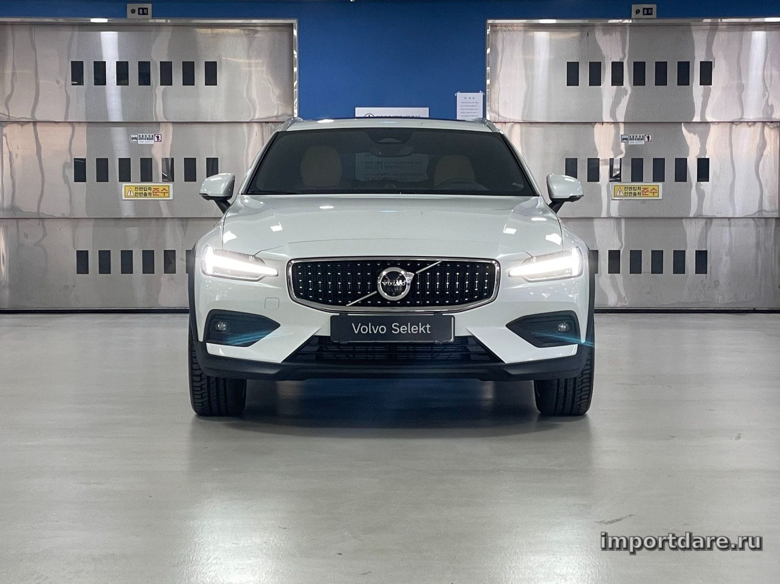 Volvo V60 Cross Country сбоку